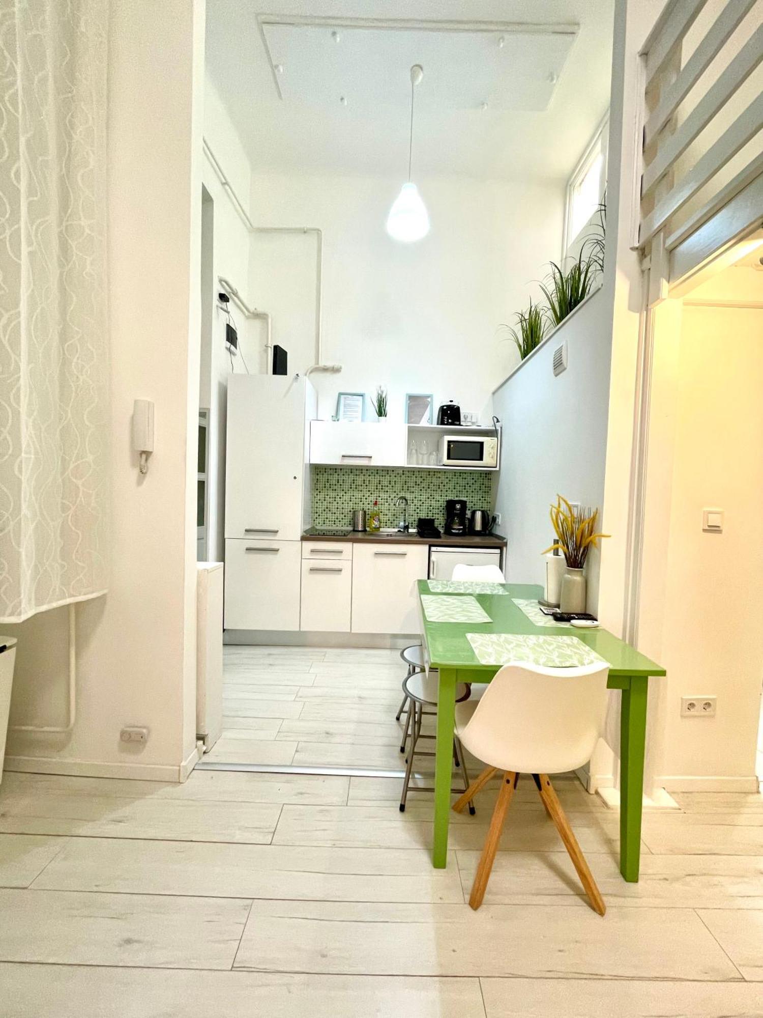 Teresian Apartment Near The Andrassy Street Free Air Conditioner Free Coffee Boedapest Buitenkant foto