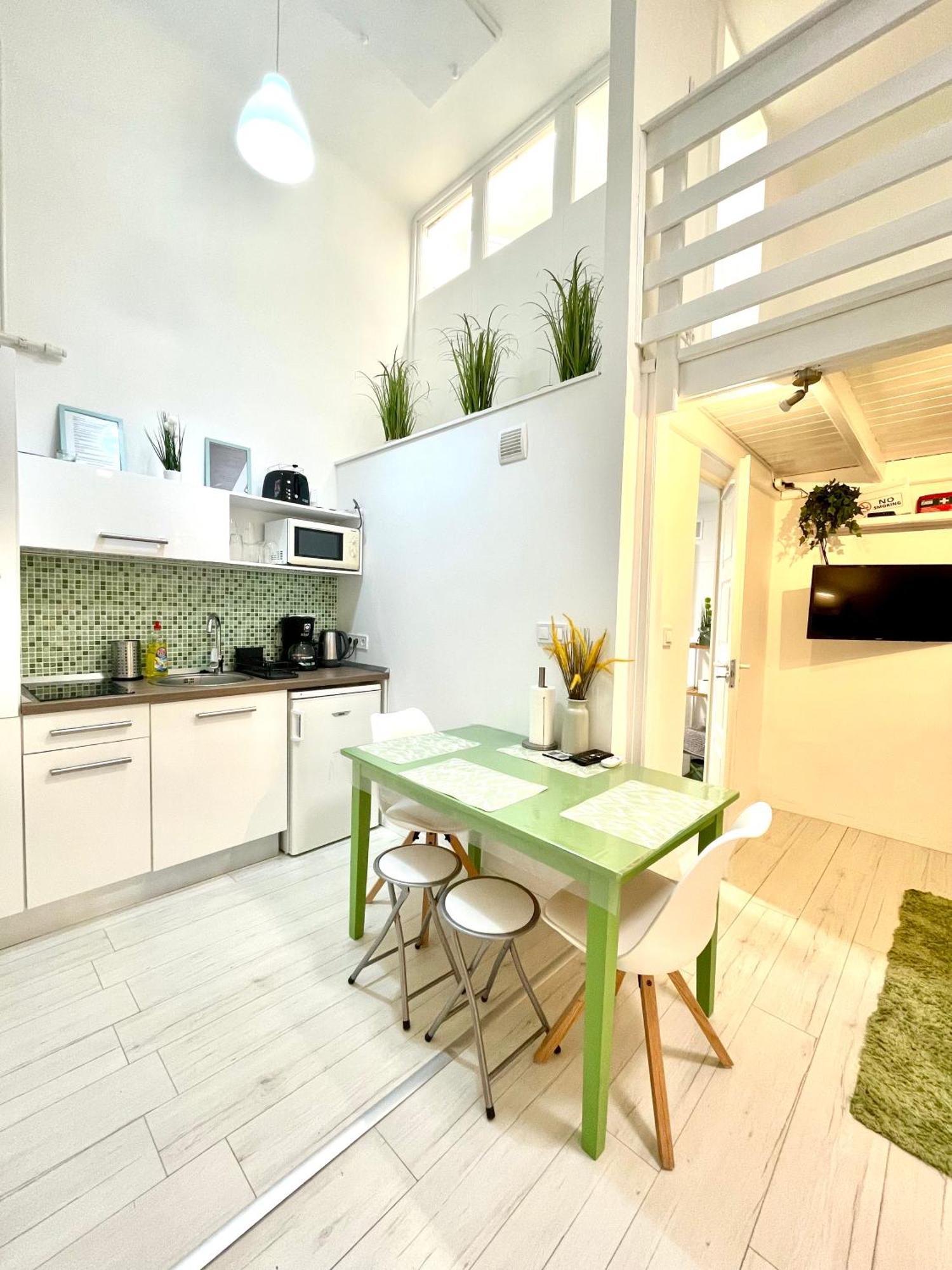 Teresian Apartment Near The Andrassy Street Free Air Conditioner Free Coffee Boedapest Buitenkant foto
